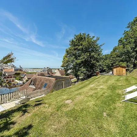 Domaine De La Calotine Classe 4 Etoiles בית נופש *