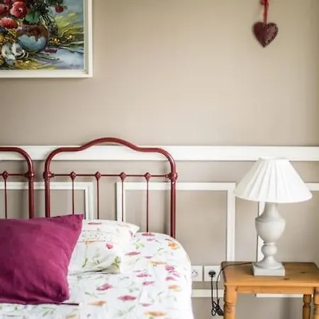 Domaine De La Calotine Classe 4 Etoiles בית נופש