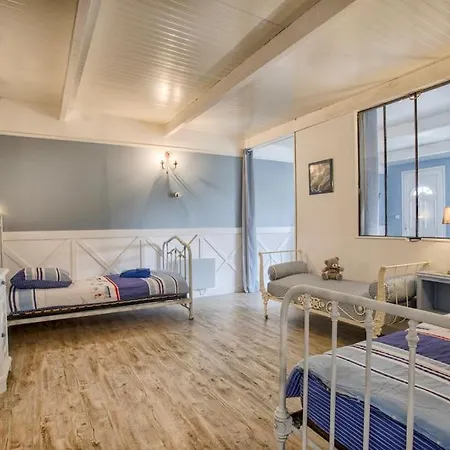 Domaine De La Calotine Classe 4 Etoiles בית נופש