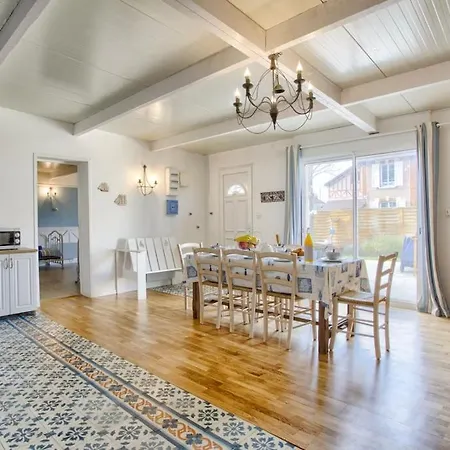 Domaine De La Calotine Classe 4 Etoiles בית נופש *