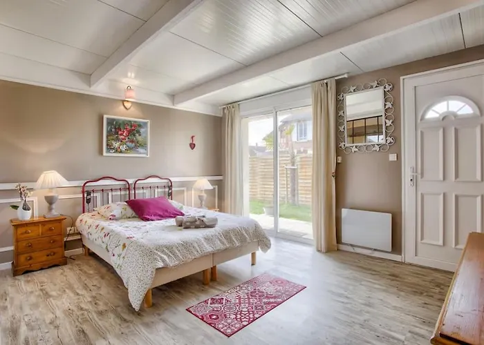 Domaine De La Calotine Classe 4 Etoiles * ديف-سو-مير